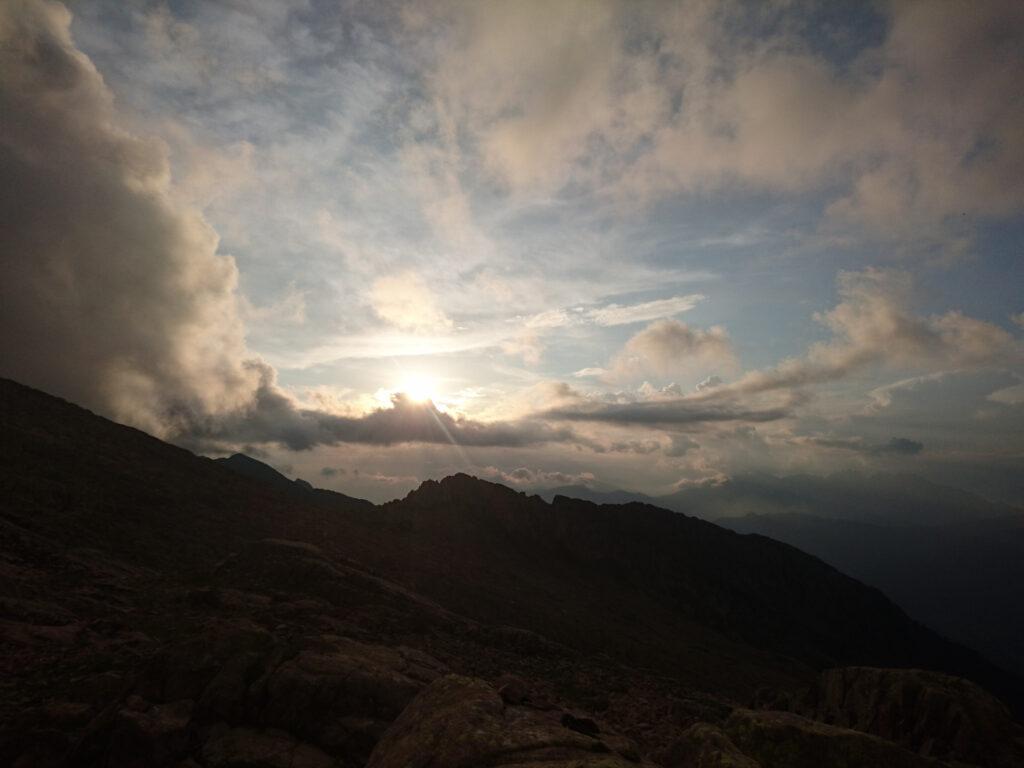 tramonto... quasi: a breve si andrà in branda, ma è la prima sera che non piove!