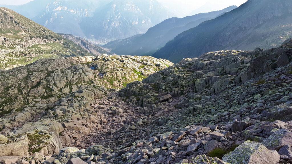 Sfasciumi intervallati da bellissimi laghetti alpini