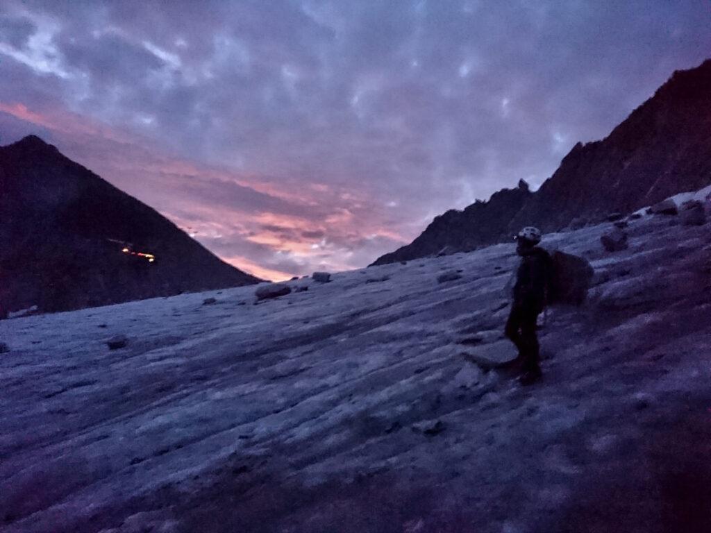 l'alba, e la voglia di fermarsi per vederla schiarire il cielo