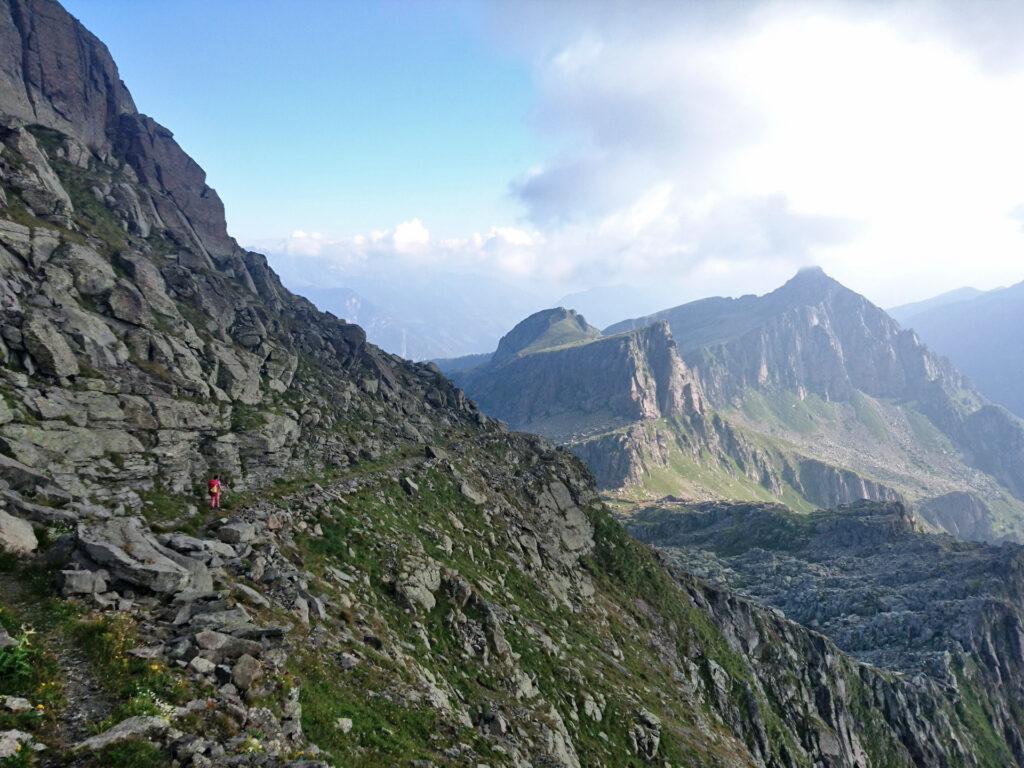 traversa de chi, traversa de là, prima o poi arriveremo al passo