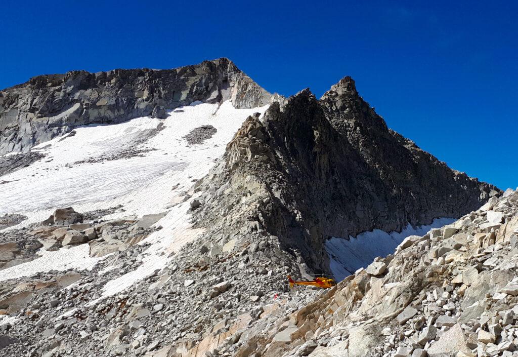 elicottero del Soccorso Alpino in missione di routine, al Passo della Lobbia