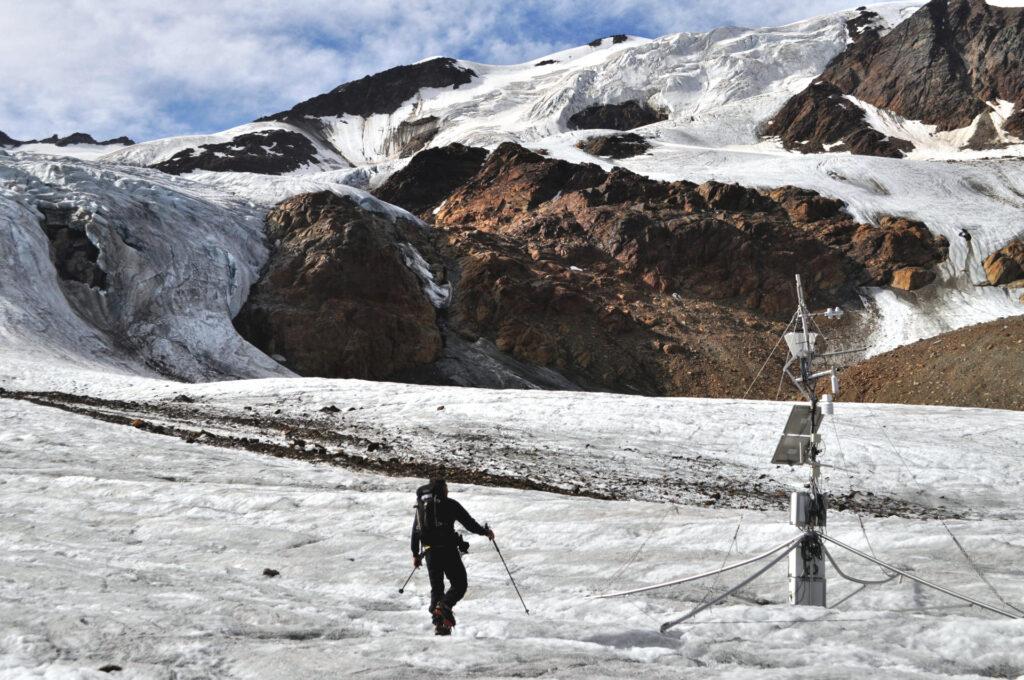 arriviamo fino all'altezza delle stazioni meteorologiche