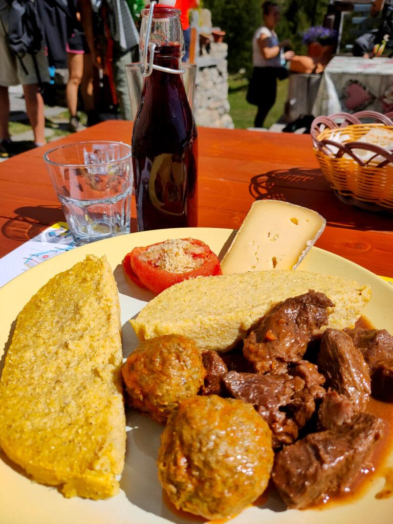 ehhh... pranzo al rifugio!