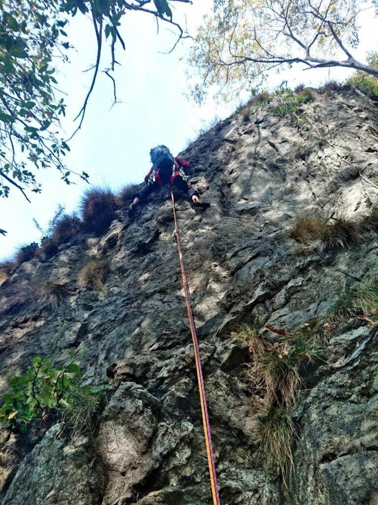 ultimo tratto del muretto, assolutamente ben protetto e ammanigliato