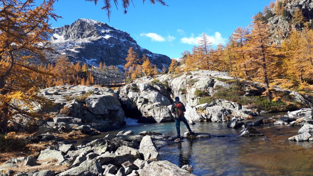 Beach prova a finire nell'acqua del Lago Bianco