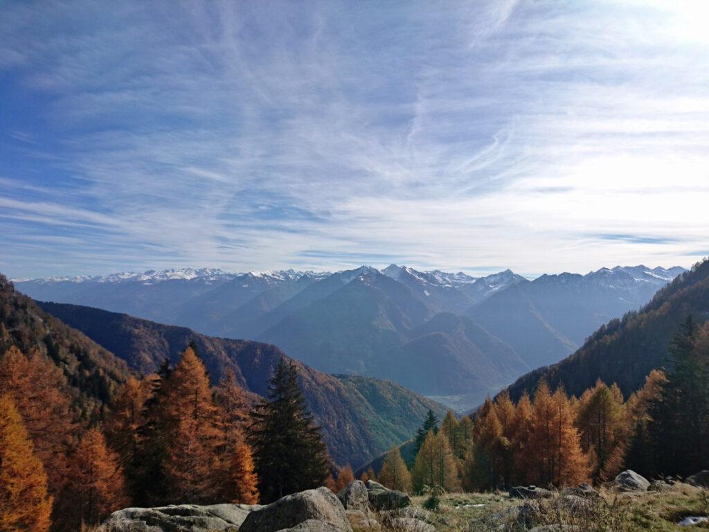 da Corte di Cevo guardando verso le orobie bergamasche