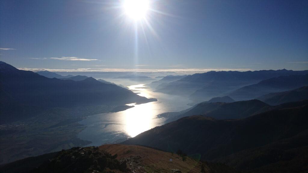 la bellezza del lago, sotto di noi