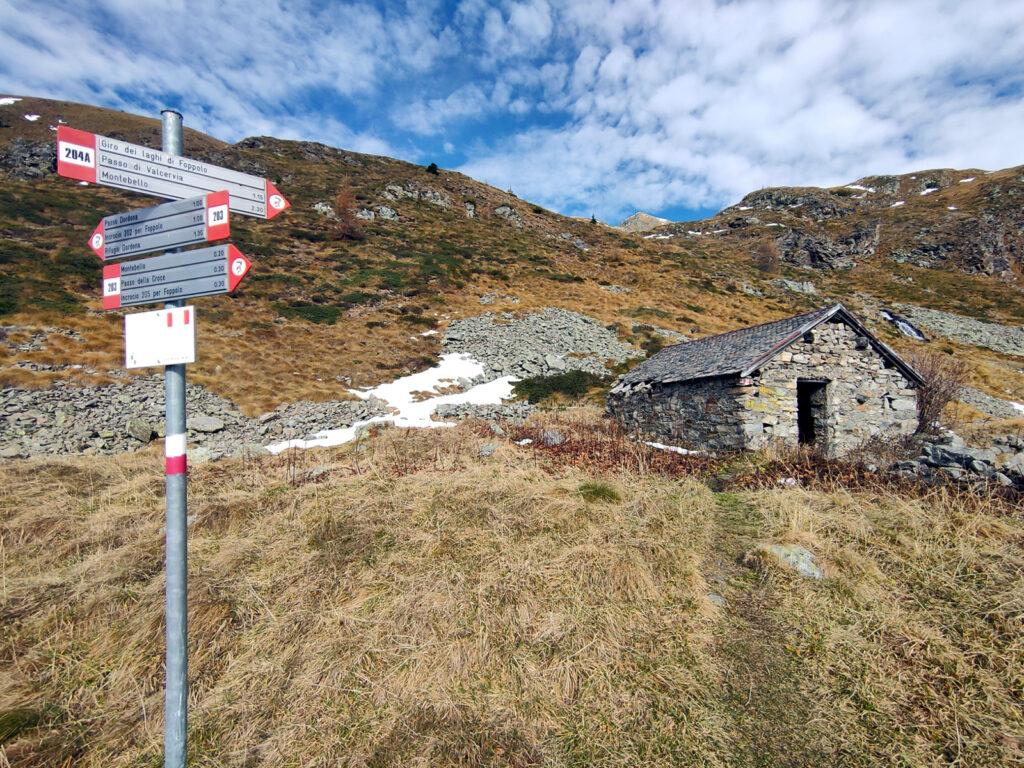 Poco prima del lago delle Trote si prende il sentiero 204A che porta agli altri laghi