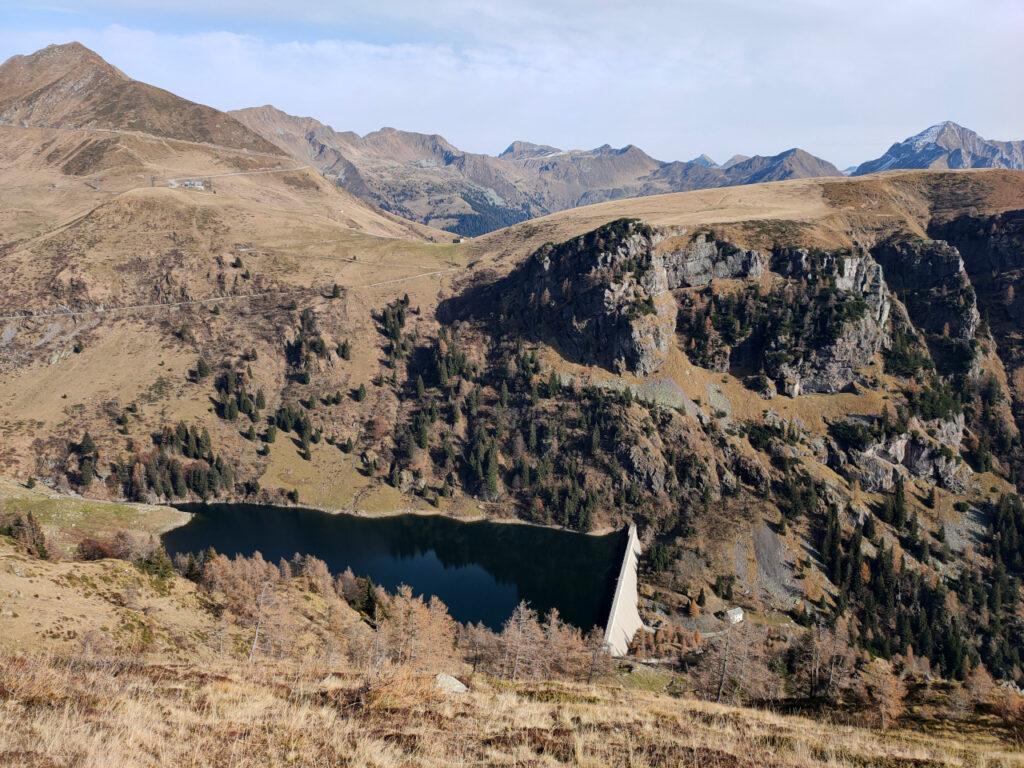 il lago Mora dalle pendici del Mincucco