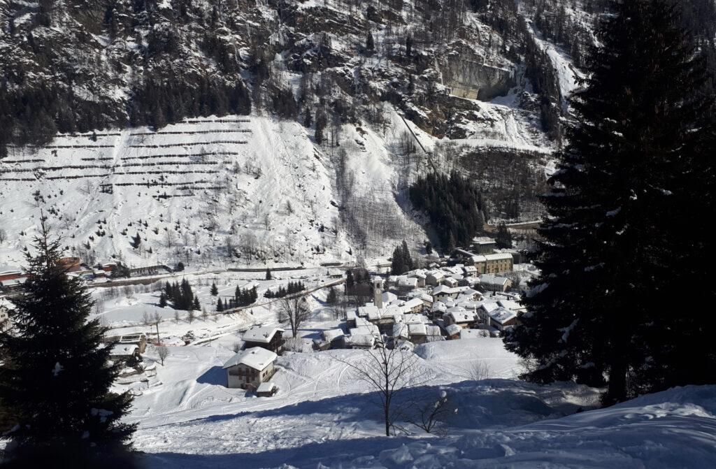 rientro a Isola: il campanile della chiesa fa da riferimento