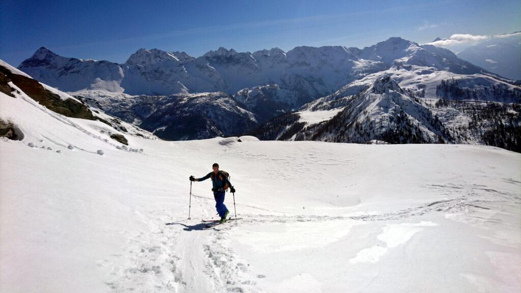 Abbiamo superato la quota delle piste e stiamo risalendo verso la cima