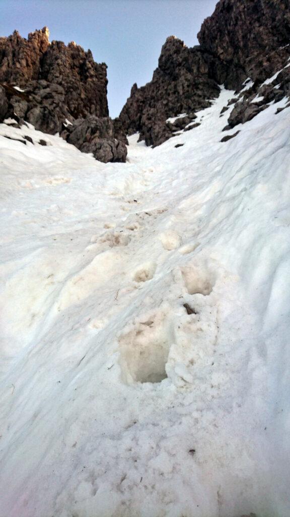 Prima della seconda strettoia la neve è più o molle e sfondosa. Per fortuna sono solo pochi metri