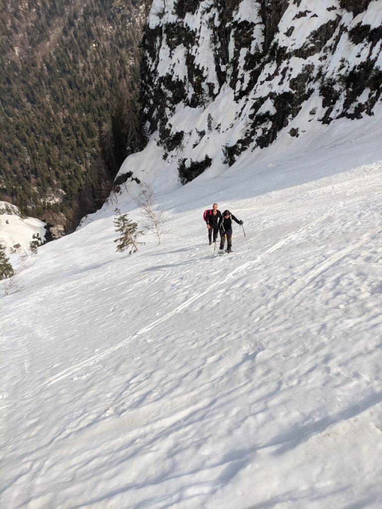 cominciamo a risalire lo scivolo che ci porterà sopra il bosco di Brenta Alta