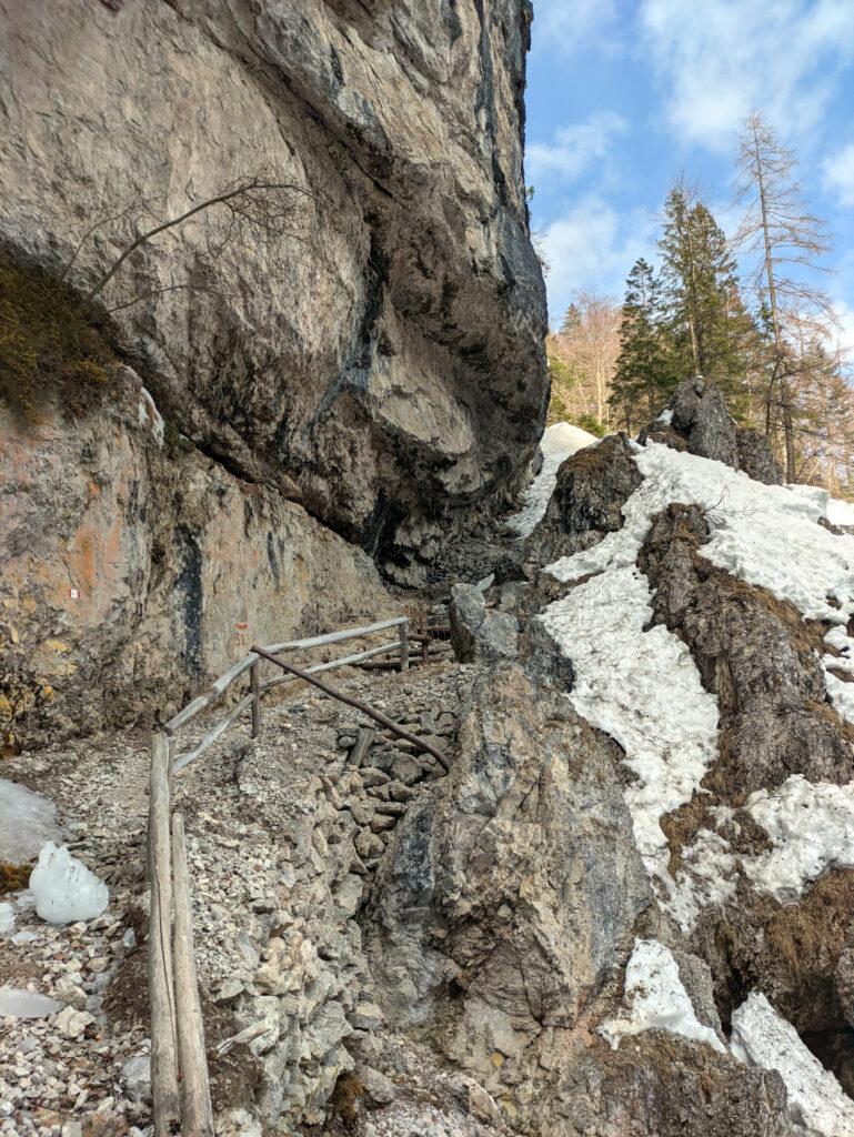 questo è un passaggio caratteristico, che supera le rocce per poi consentire alla traccia di aggirarle e superarle (in estiva come in invernale)