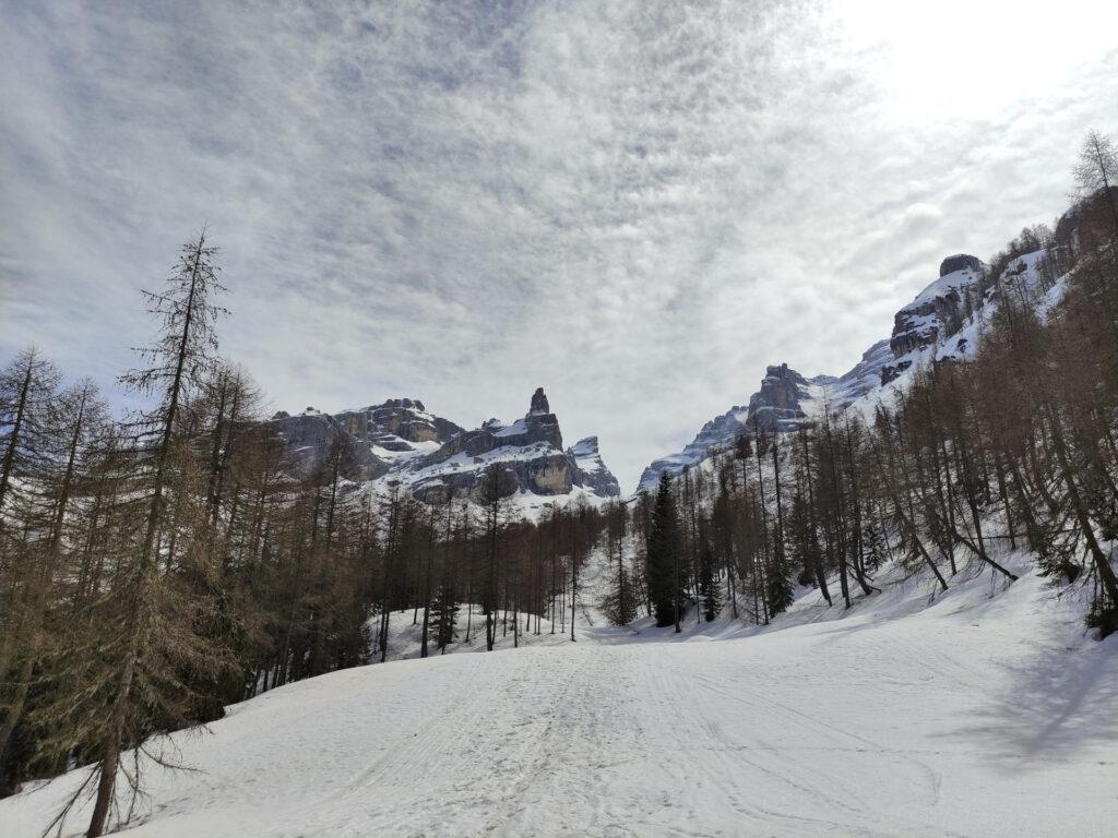 Inizia il lungo traverso verso il Tuckett