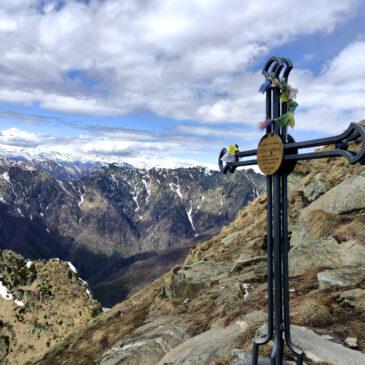 Pizzo Marona e ritorno ad anello dal Pizzo Pernice: trekking vista Val Grande