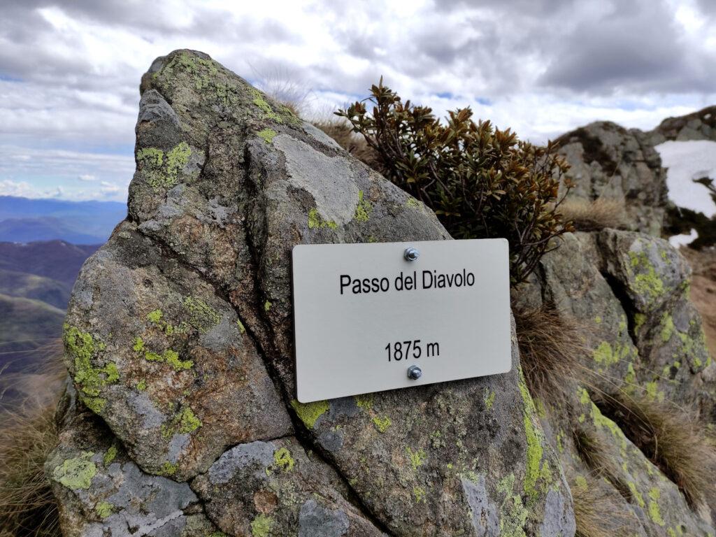 Foto della targa al Passo del Diavolo che non avevamo visto all'andata