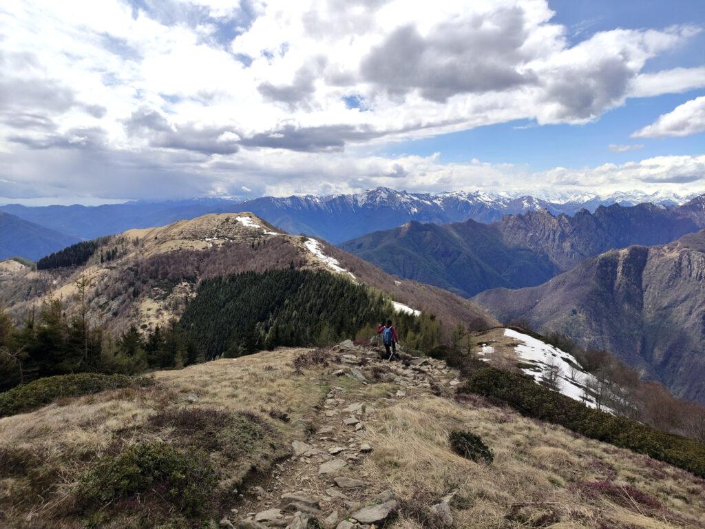 Scendiamo verso l'alpe Curgei da cui attaccheremo la cresta del Pizzo Pernice