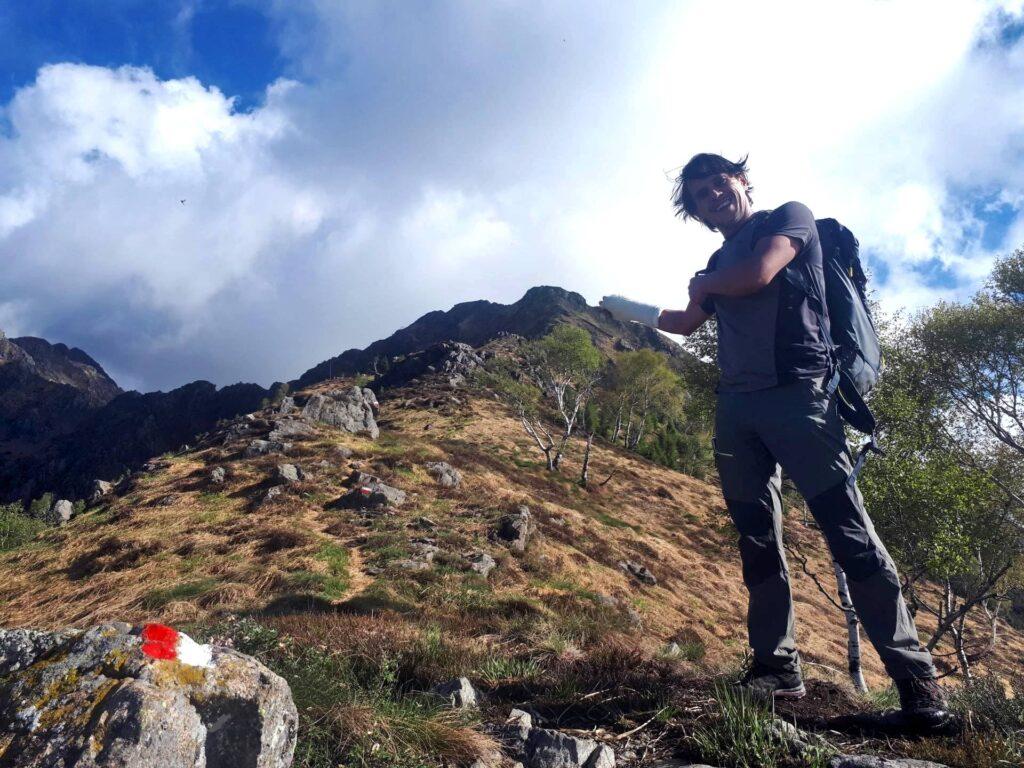 L&#039;inizio della nostra cresta con sullo sfondo il Monte Gemevola