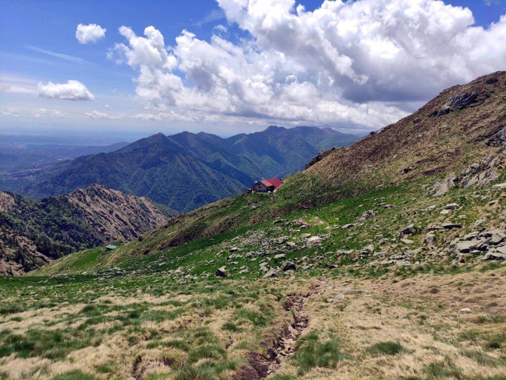 Dopo aver ripercorso la cresta all'inverso, puntiamo verso il Rifugio Barone