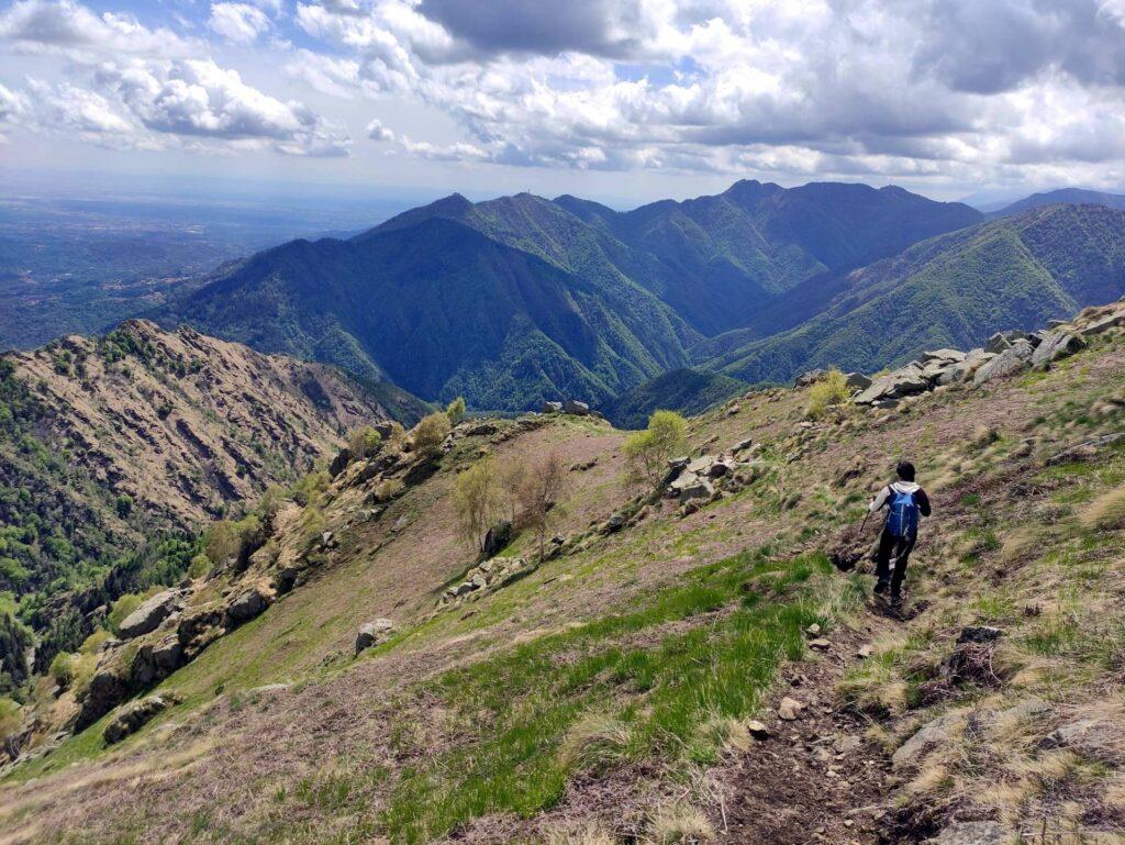 Dopo un po' il paesaggio cambia e ci si ritrova in una zona con tanti massi di granito