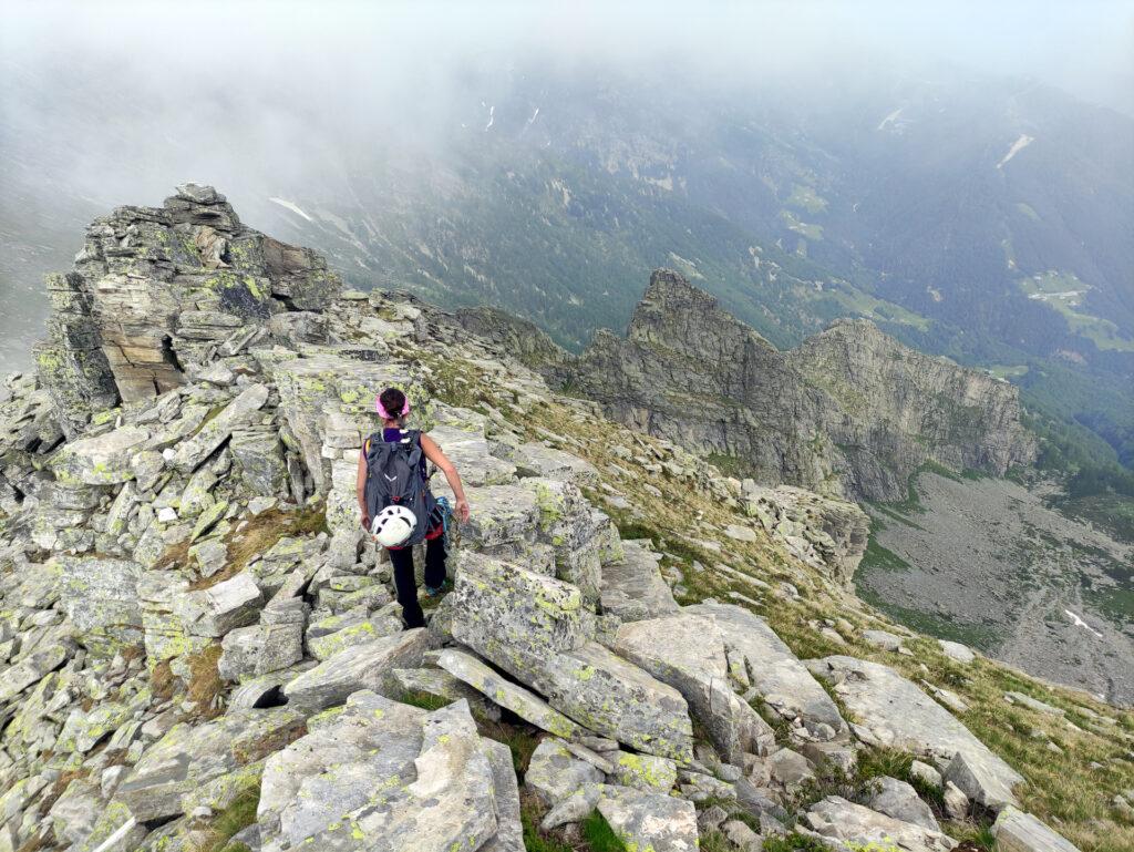 comincia la lunga discesa: dapprima ripercorrendo la via dell&#039;andata, sino a sotto la Porta della Via Normale