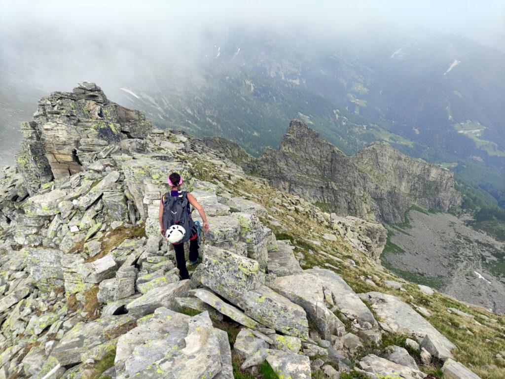 comincia la lunga discesa: dapprima ripercorrendo la via dell'andata, sino a sotto la Porta della Via Normale