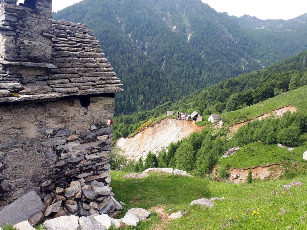 quella che deve essere stata una grossa frana, visibile anche da valle