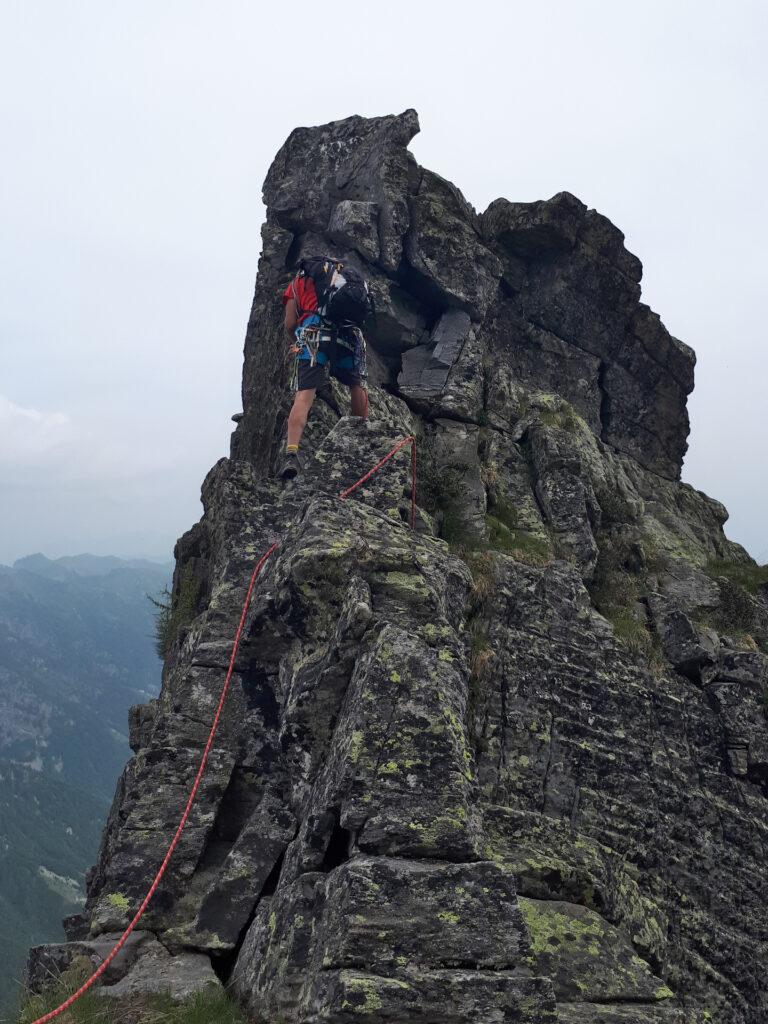 stiamo scendendo dal quarto risalto, con passaggi in disarrampicata facili ma esposti