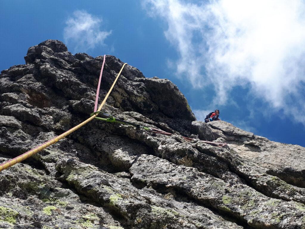 e poi per placche uscendo di spigolo sulla seconda cuspide: tiro espostissimo