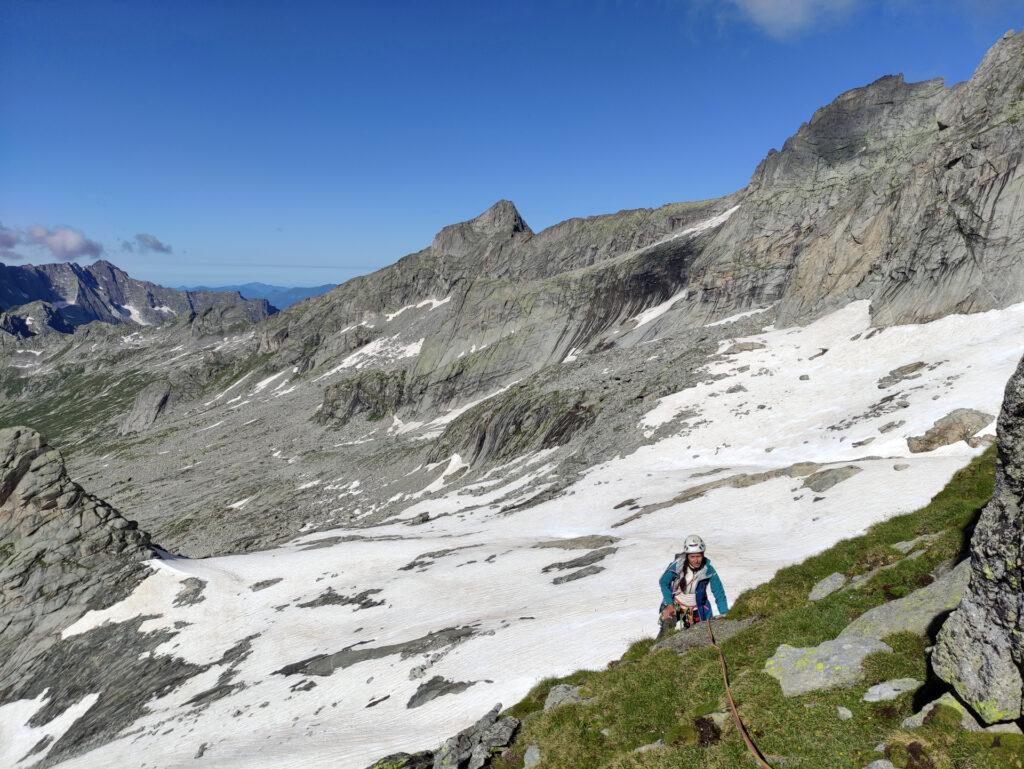 e si arriva su una comoda sosta erbosa