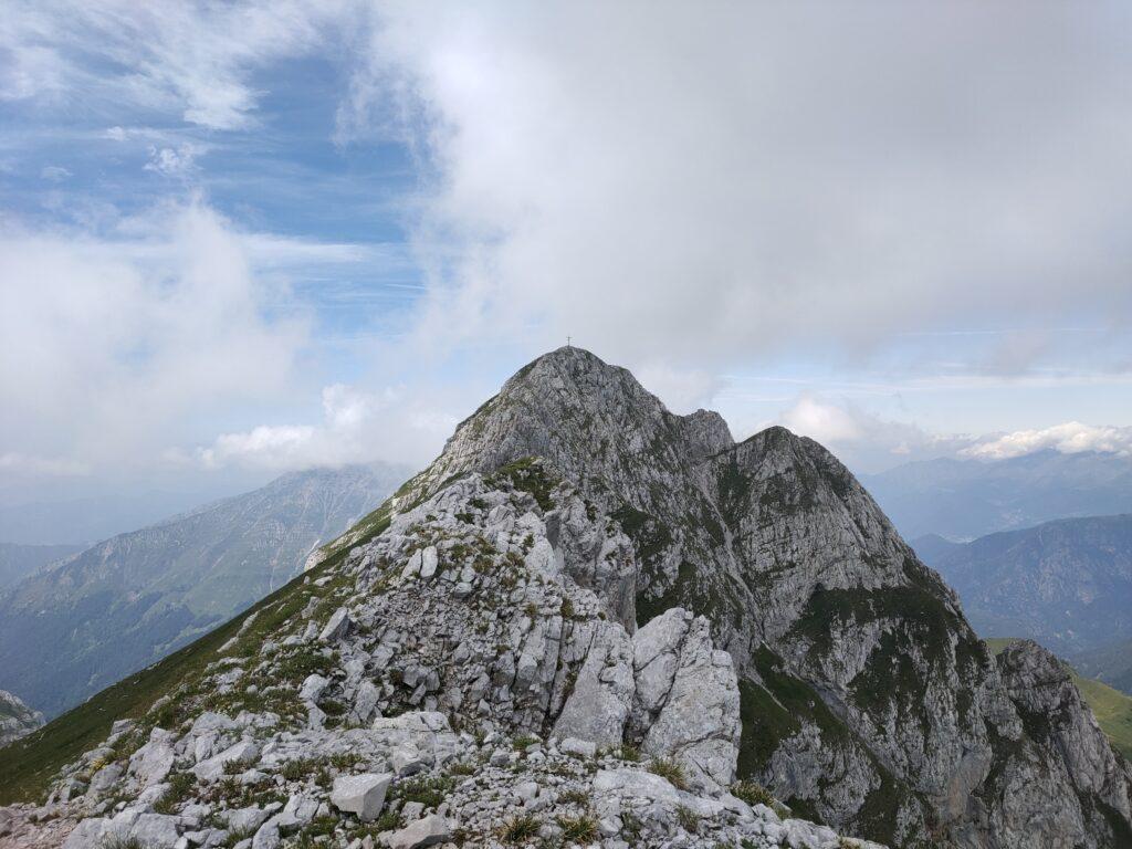 la cresta per arrivare alla cima occidentale di Corna Piana