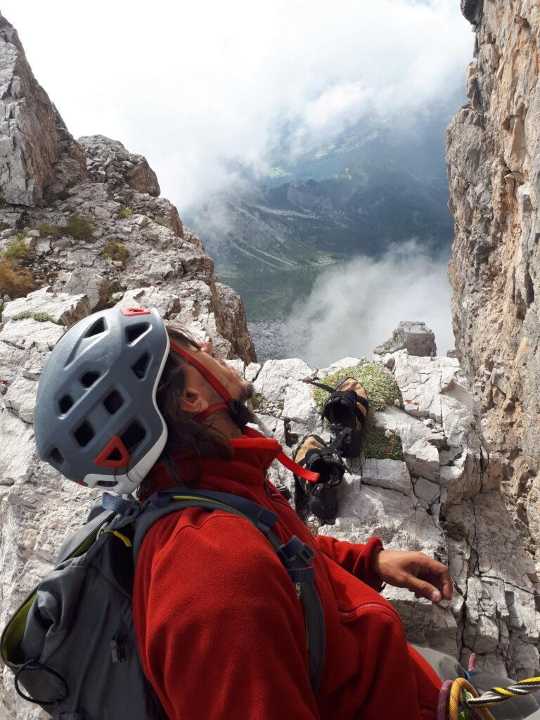 Gabri cerca di capire le sorti del primo di cardata sull'ultimo tiro, c'è della perplessità