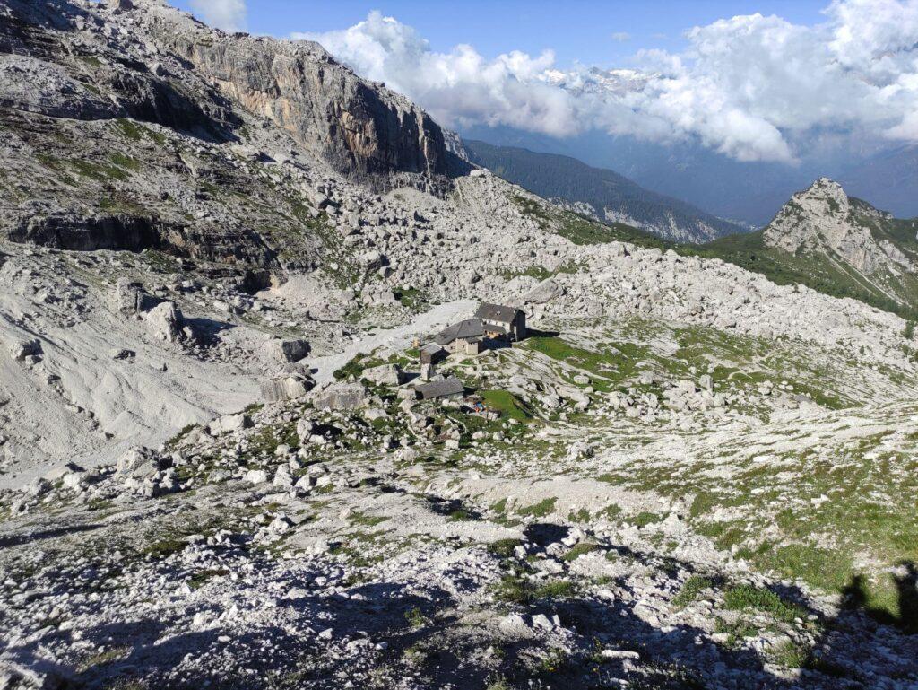 questa è la vista del Tuckett dalla base della parete del Castelletto, all'attacco della Via: niente male!