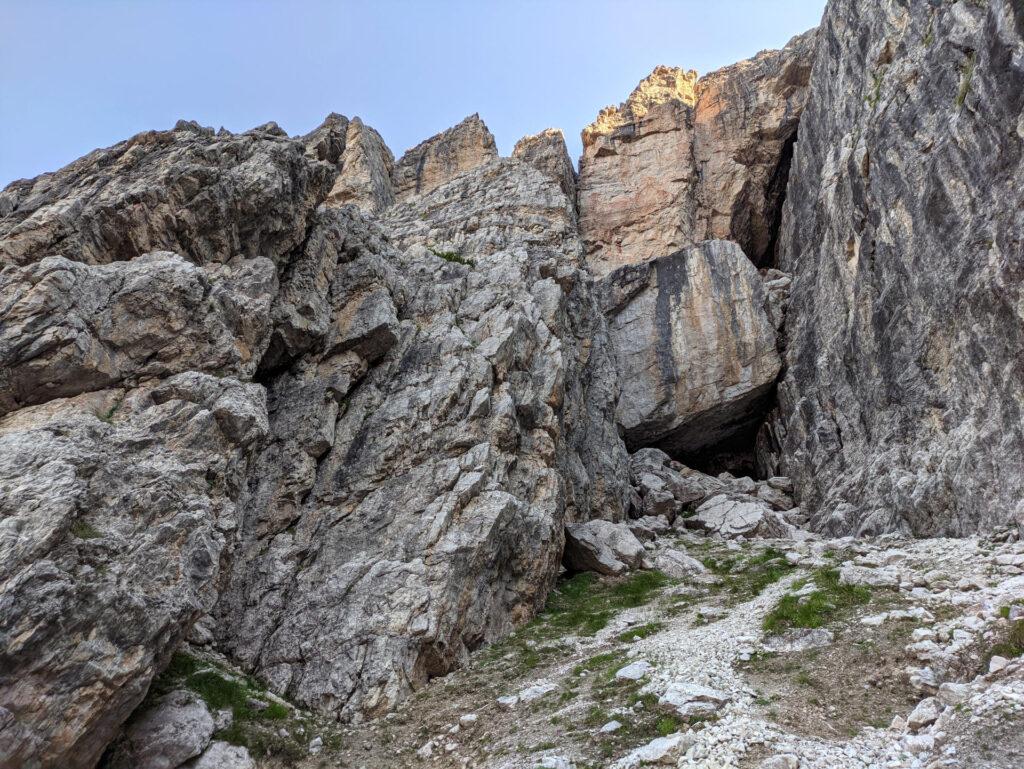 Questo è il punto di attacco: facilmente identificabile tramite l'enorme roccia incastrata sul fondo del canale