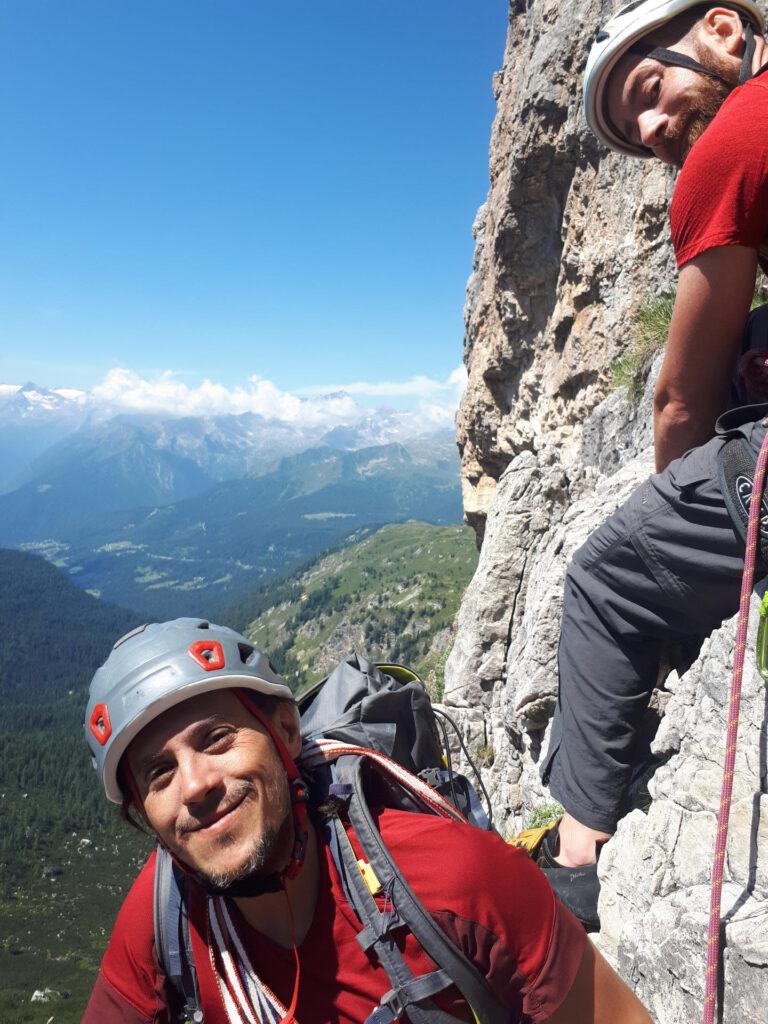 Gab e Marco in sosta in attesa del loro turno di scalata