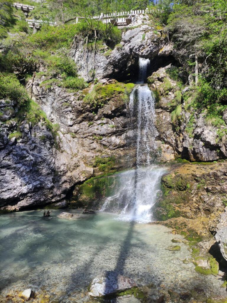 Al ritorno decidiamo di passare per le cascate alte di Vallesinella che sono sempre belle