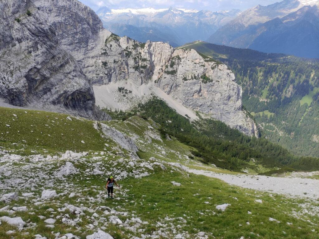 guardando indietro, la strada appena percorsa: qui non c&#039;è sentiero, si prosegue senza traccia obbligata