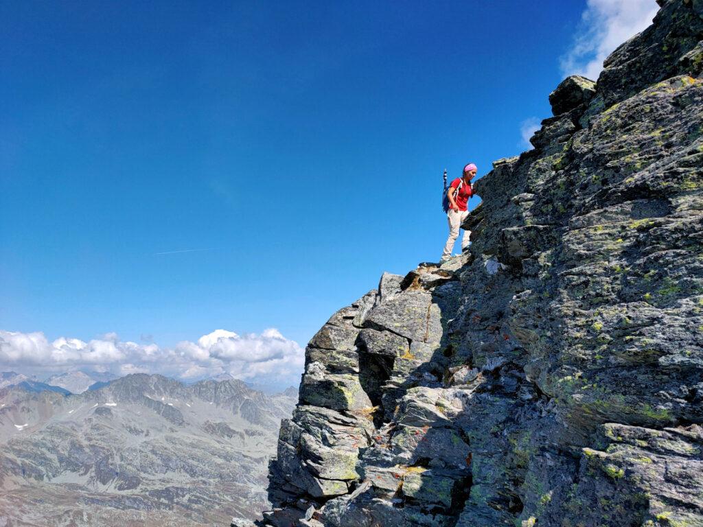 lungo la cresta qualche facile roccetta bis