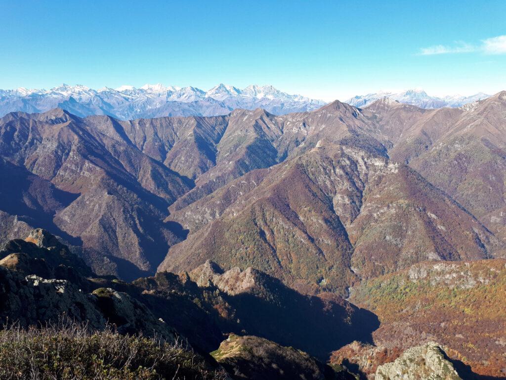 guardando nel cuore della Val Grande: piccina piccina si riconosce la radura di In la Piana