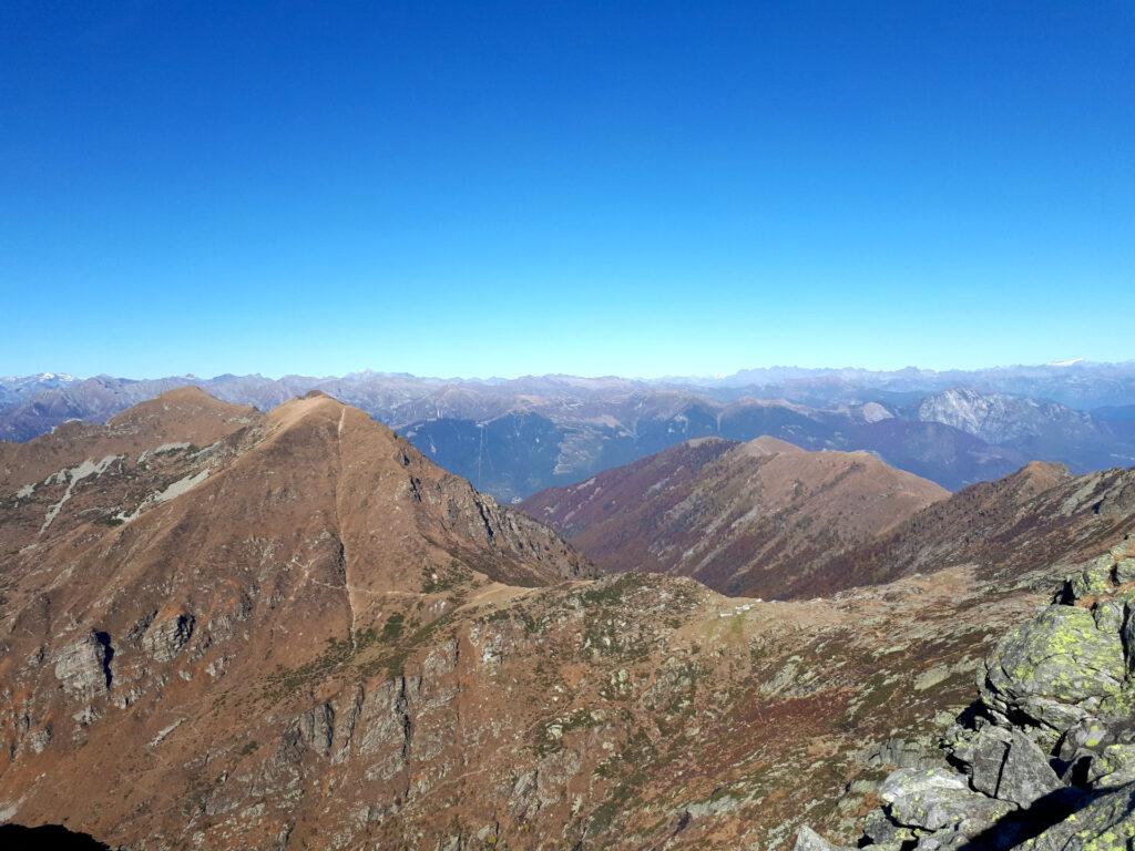 di nuovo in vista di Scaredi e dell'Alpe Straolgio