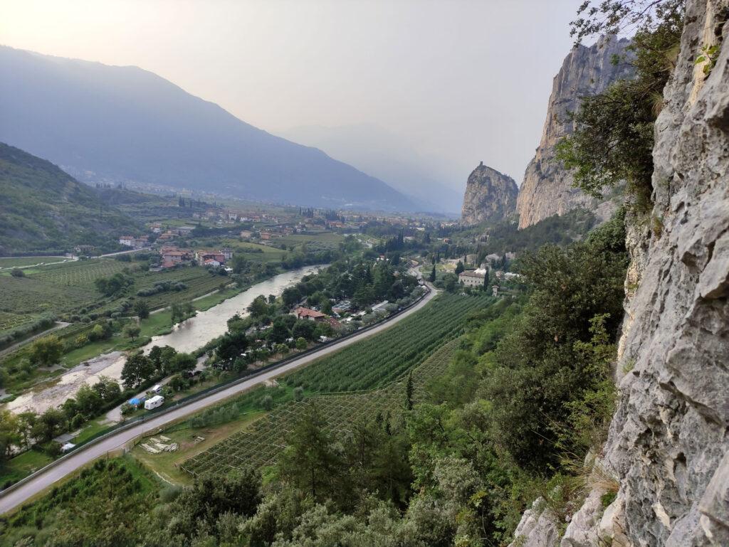 Vista della rocca di Arco dalla prima sosta