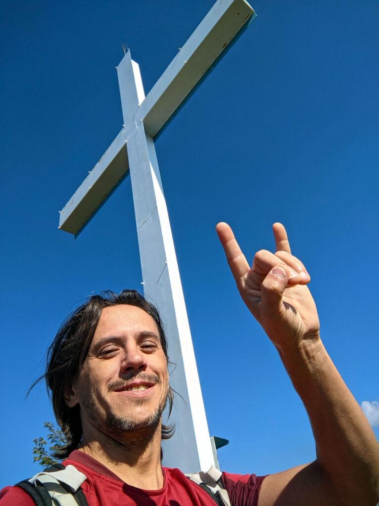 Selfie con la croce del monte Corno e relativi corni