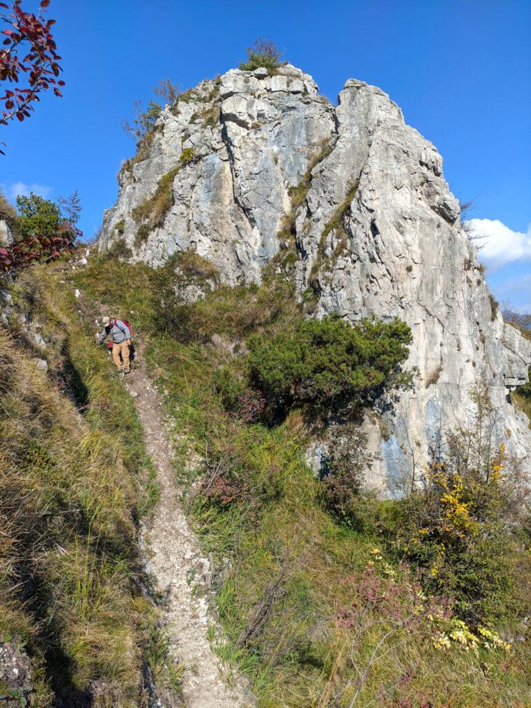 Proseguiamo l'anello con qualche passaggio un po' ripido in cresta