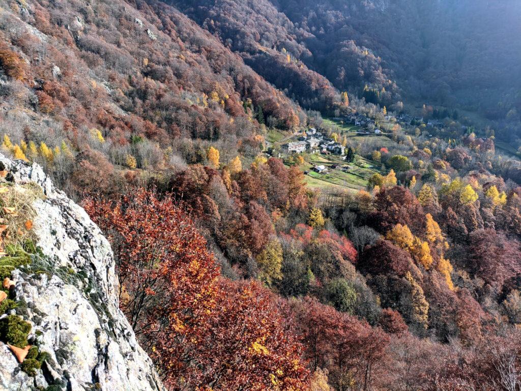 La vista del borgo di Lities visto dalla sosta del primo tiro