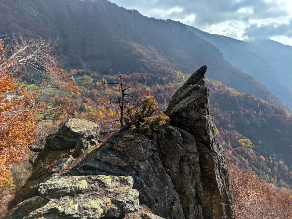 Un bello spunzone che si può ammirare dalla sosta del secondo tiro