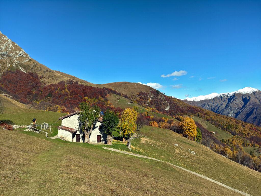 lontano lontano l'inconfondibile tetto rosso di San Calimero