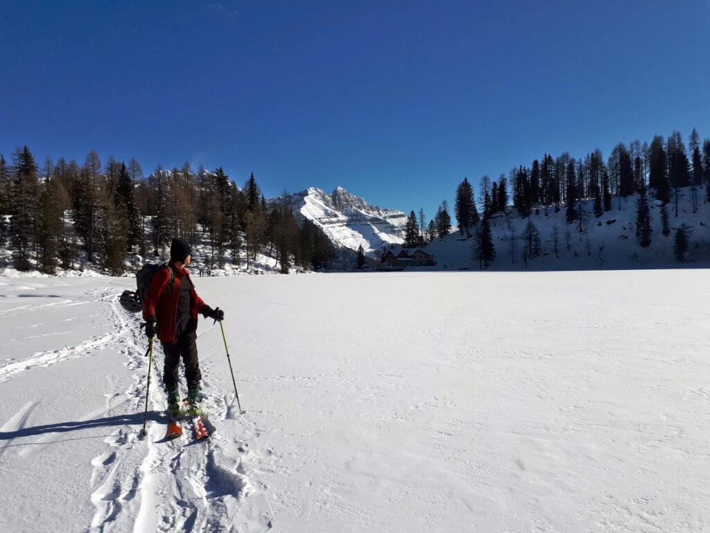 uno sguardo indietro, mentre camminiamo su questo specchio... bianco!