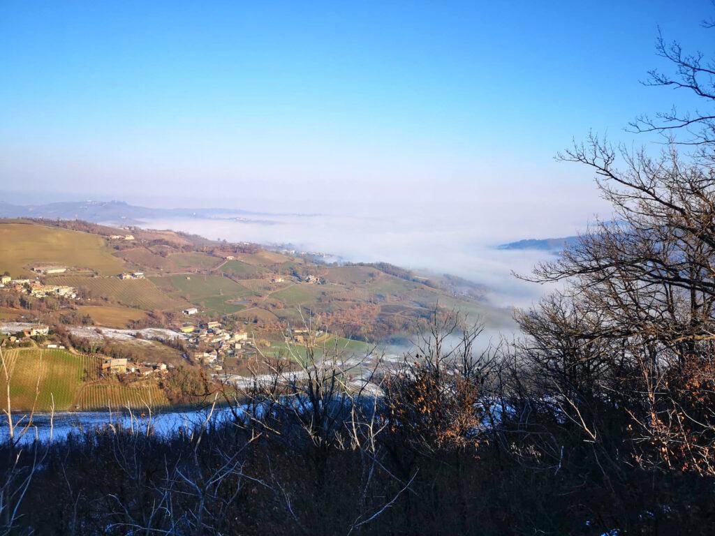 Tutta la pianura è ricoperta di nebbia mentre noi da quassù ne godiamo l'ottimo effetto visivo