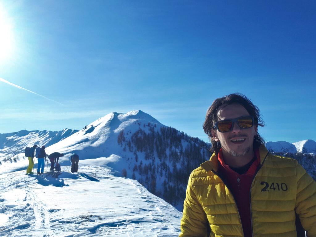 Faccia da culo di Gab con sullo sfondo la cima vera e propria del Pizzo Meriggio, raggiungibile in circa mezz'ora extra